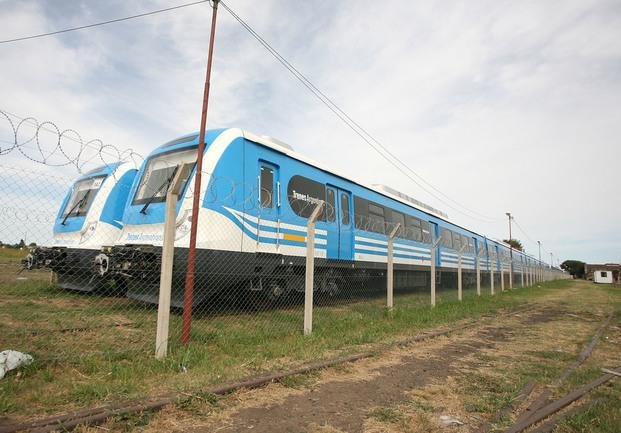 El tren eléctrico entre La Plata y Constitución viene con demoras