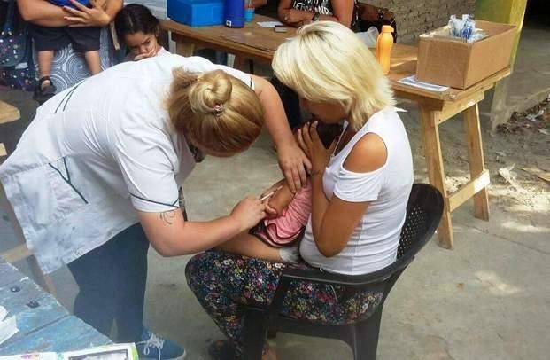 Campaña de vacunación en los barrios de Quilmes