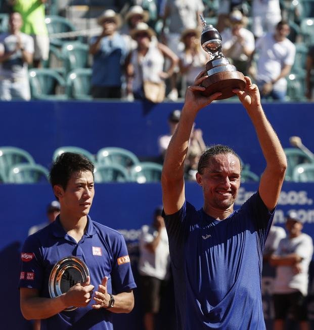 Dolgopolov impuso su talento y sorprendió al favorito de todos