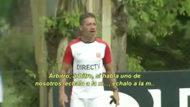 VIDEO: El fuerte enojo de Vivas con los jugadores del Pincha