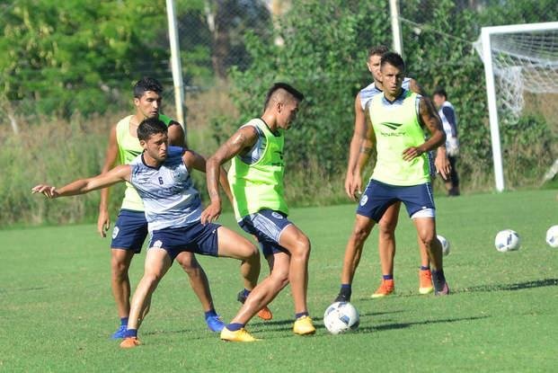 Alfaro deberá despejar la duda entre Faravelli o Perdomo