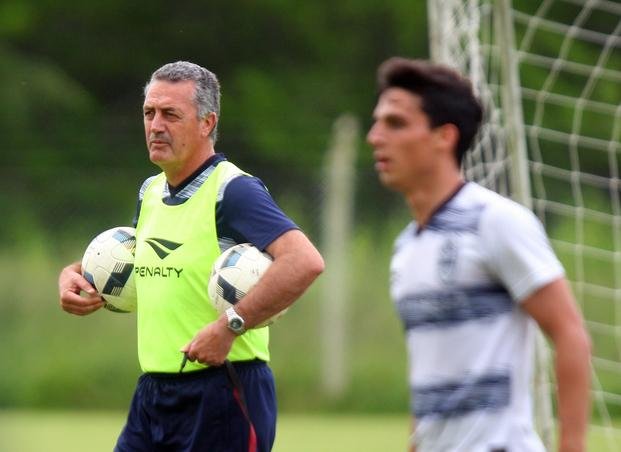 El Lobo hizo táctico y se vuelve a perfilar Faravelli como titular