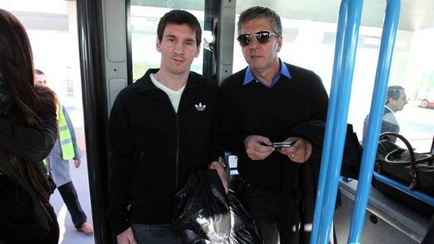 El padre de Messi viaja a España para negociar el contrato de su hijo con Barcelona