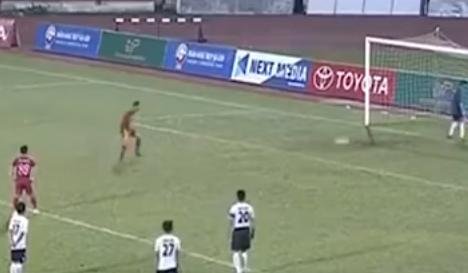 VIDEO: Insólito partido en Vietnam tuvo como protagonista a un argentino
