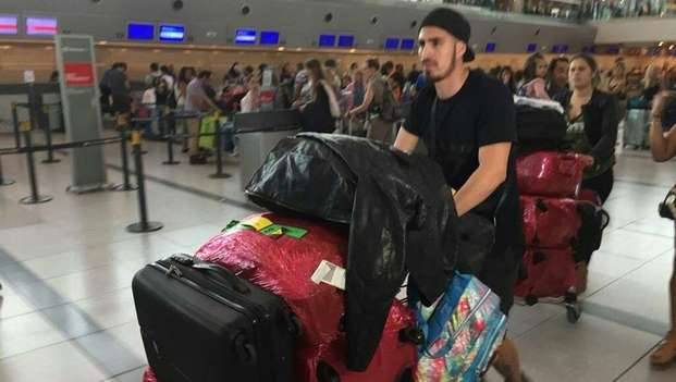 Junior Benítez llegó al país y se suma a Boca