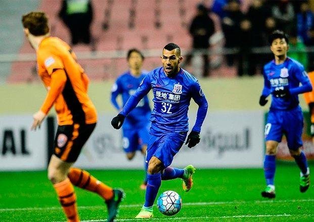 Mal debut para Tevez: derrota y eliminación