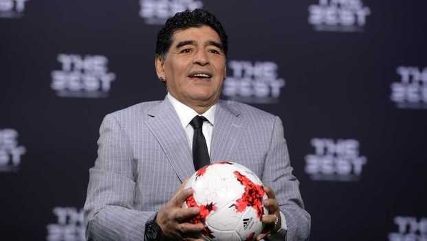 Maradona le pegó a Bauza y también la ligó Ubeda