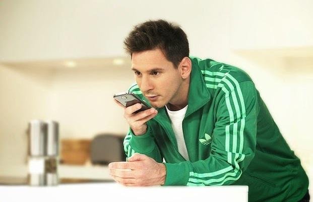 Messi demostró que lo suyo no es la tecnología
