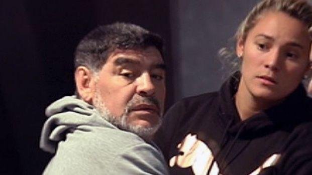 Otro escándalo de Diego: se peleó a los gritos con su mujer e intervino la policía