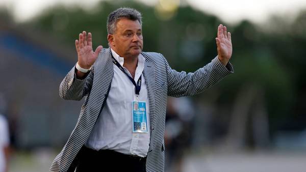 Péguenme, soy Ubeda: ahora el que lo atendió fue Humbertito Grondona