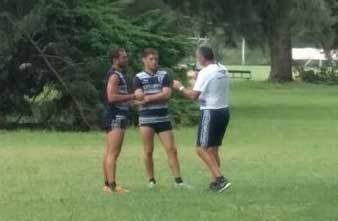Tres no son multitud
