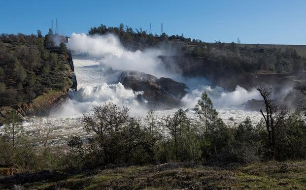 EE UU: al menos 200 mil evacuados por una represa que podía colapsar