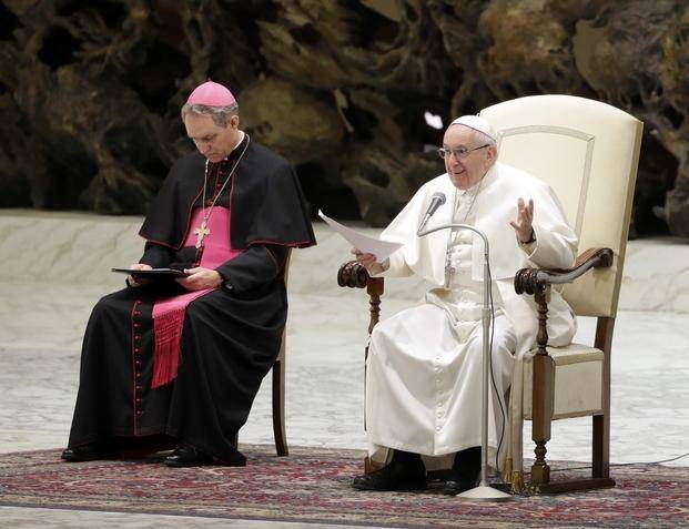 Francisco asegura que en el Vaticano "hay corrupción"