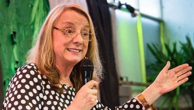 Denuncian que Alicia Kirchner aumentó "en forma discrecional" salario de funcionarios