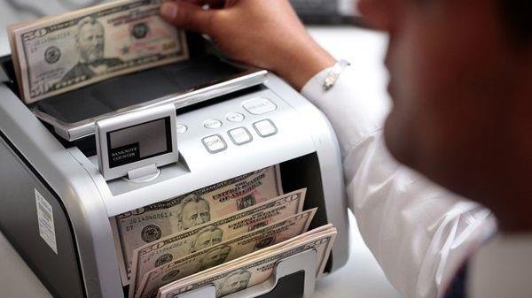 El dólar rebotó y cerró la semana a $ 15,94