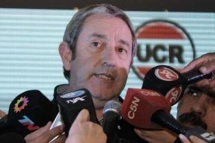 La UCR pide menos errores y más diálogo