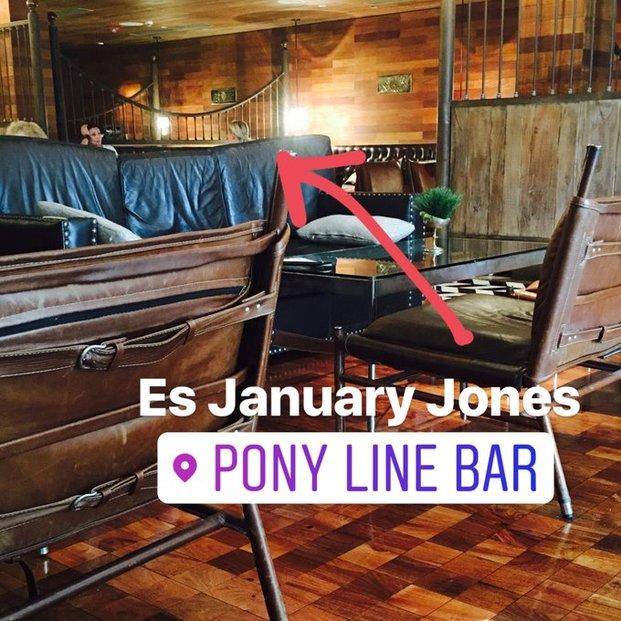 January Jones, en Buenos Aires “a lo ‘Mad Men’”: tomando champán a las tres de la tarde