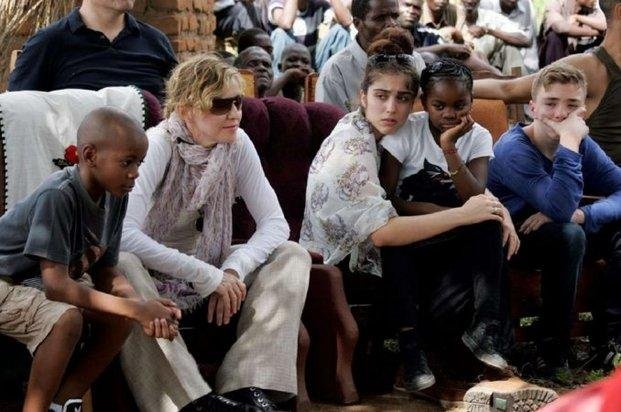 Madonna adoptó gemelos africanos