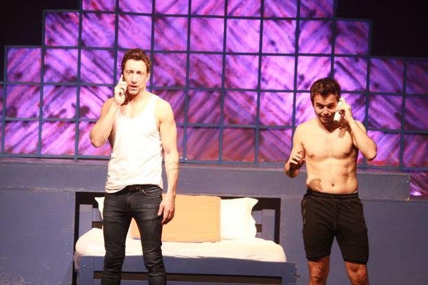 Roban camarines de Nicolás Vázquez y  Benjamín Rojas en el teatro