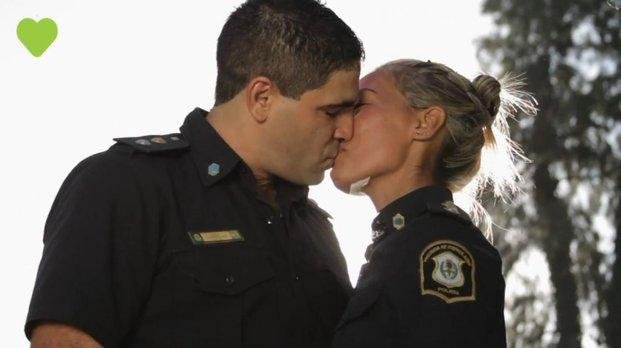 VIDEO: La policía bonaerense también festejó el Día de los Enamorados