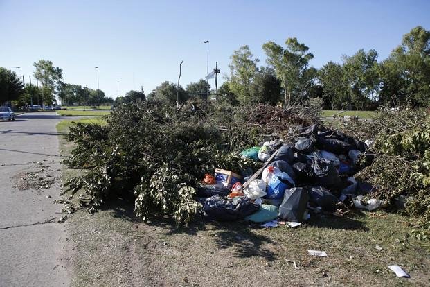 Calles tapadas de basura, una imagen que durará varios días