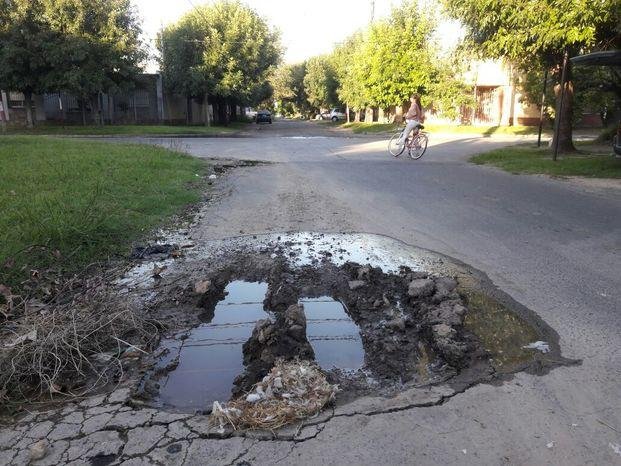 Deterioro del asfalto y pérdida 
de agua en 61, 146 y 147