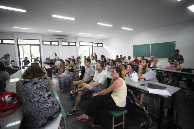Los científicos vuelven a la carga contra el “ajuste” en el sistema