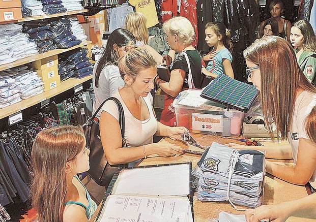 Los uniformes escolares llegan con aumentos del 20 por ciento