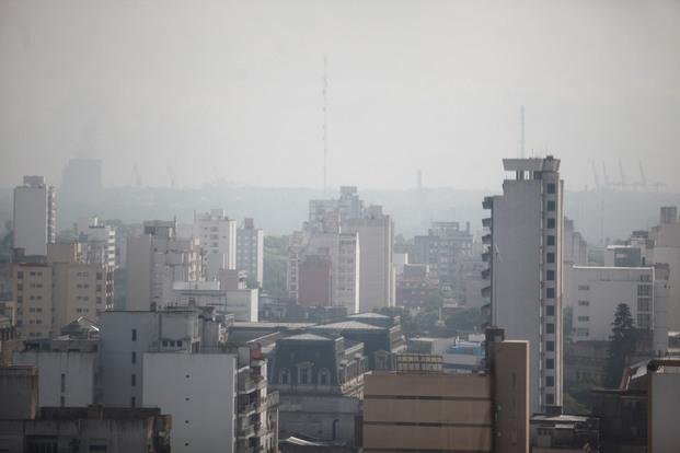 Misteriosa nube de humo sorprendió a los platenses