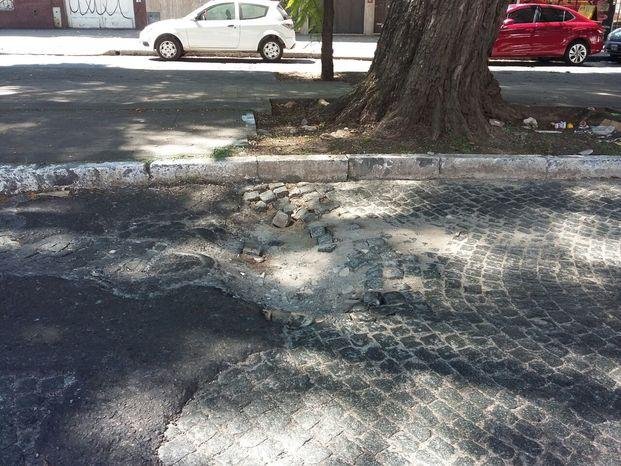 Piden por el arreglo de un pozo 
"inmenso" en diagonal 73,  4 y 5