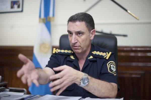 Otra denuncia pone en apuros al jefe de la Policía bonaerense