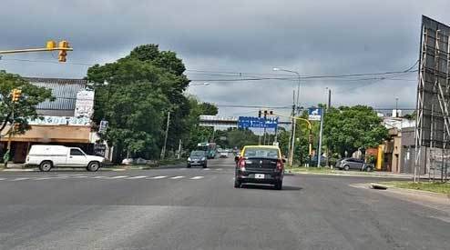 Enérgicos reclamos por el mal funcionamiento de semáforos en 122 y Camino Rivadavia