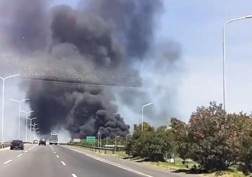 José León Suárez: 25 dotaciones de bomberos controlaron incendio