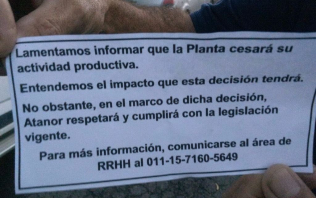  Trabajadores despedidos de Atanor acampan en acceso a plantas 