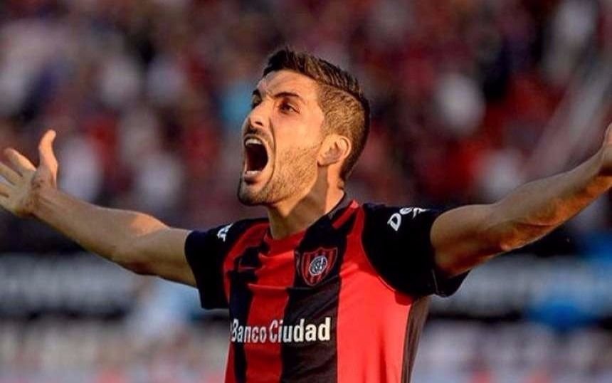 Los chinos ahora vienen con una oferta millonaria por otro delantero argentino