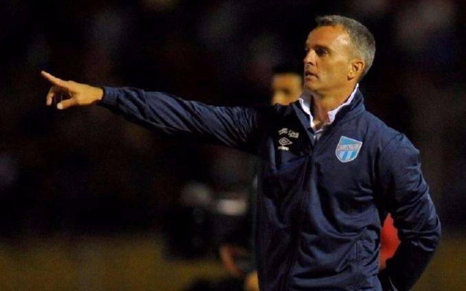 “Después de esto le jugamos al Barcelona”, dijo el DT de Atlético Tucumán