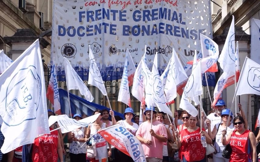 Gremios docentes acusan al Gobierno de montar "operación para desacreditar el paro"  