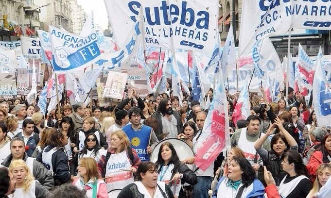 Los maestros responden con su hashtag a los voluntarios: "#yoapoyolosmaestros"