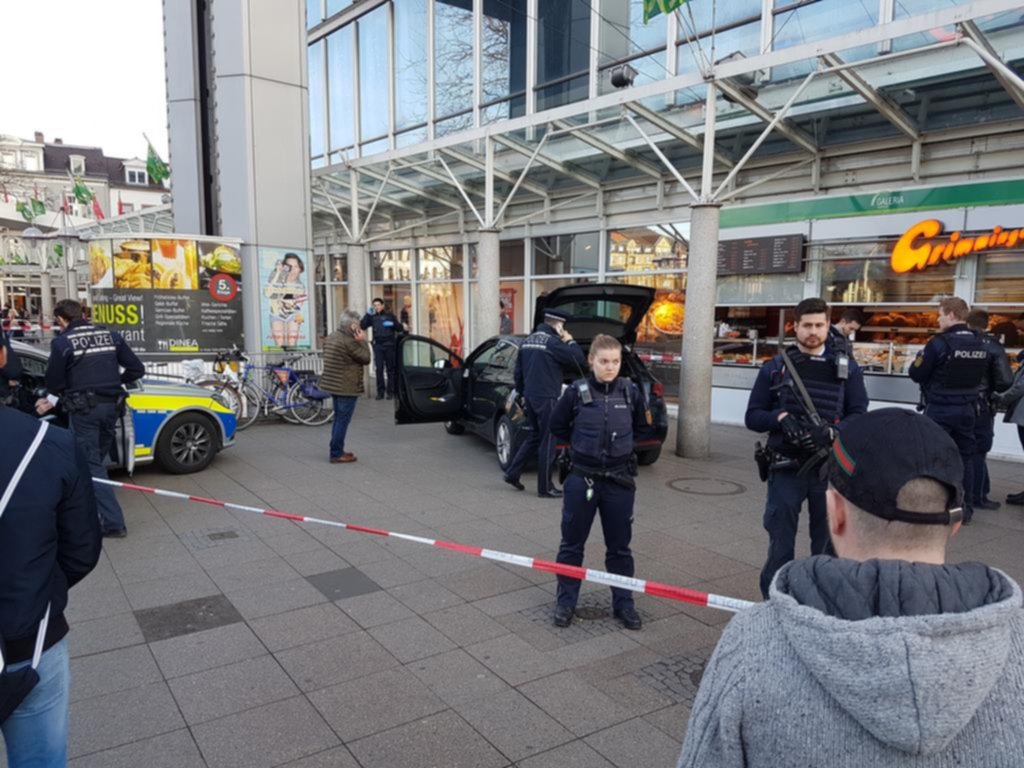 Alemania: alarma por el ataque con un auto a peatones