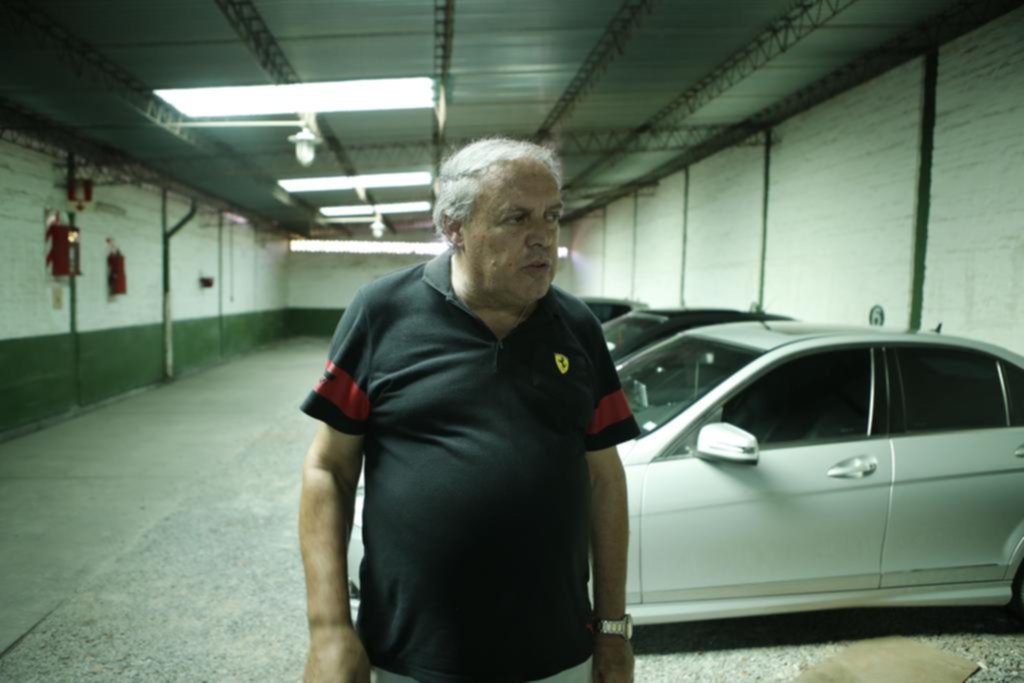 Un escribano iba a sacar el auto de la cochera y puso en fuga a un ladrón