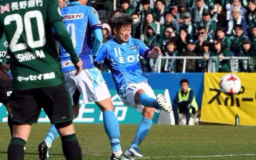 Futbolista japonés cumplió 50 años y lo festejó jugando