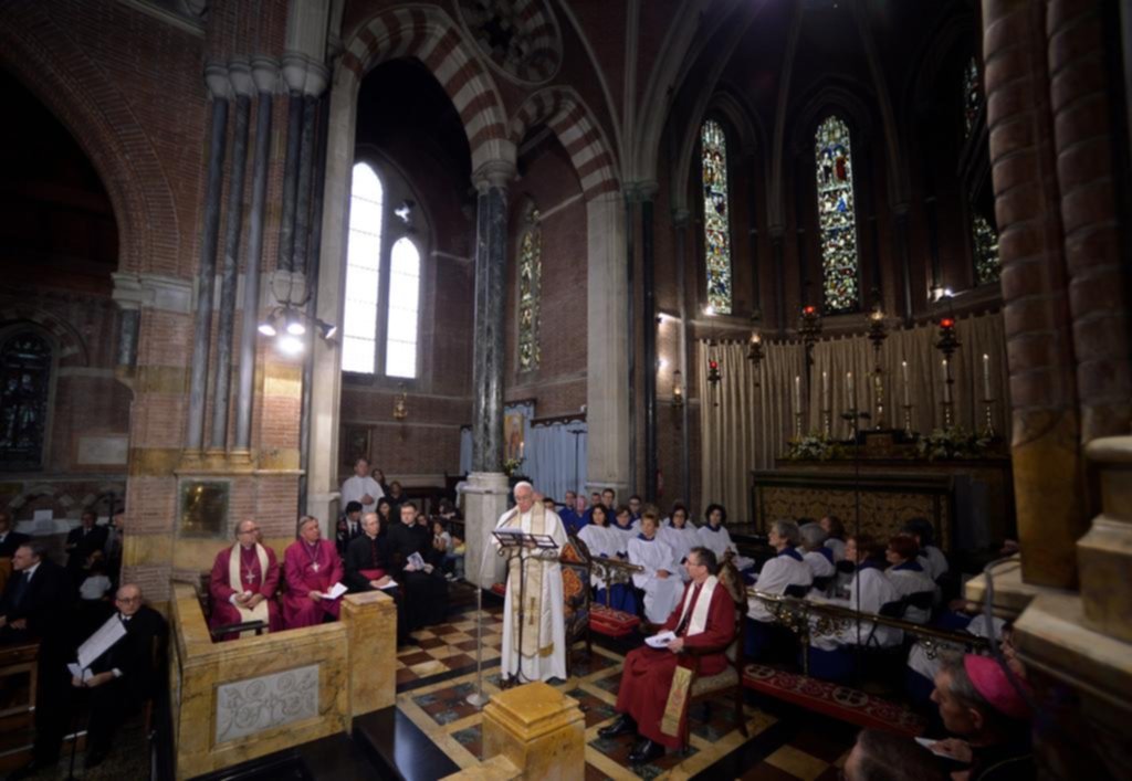 Histórica visita papal a la iglesia anglicana en Roma