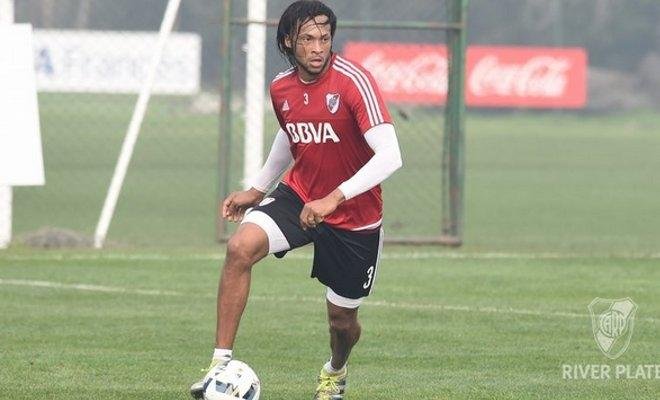 River ensaya con Arturo Mina
