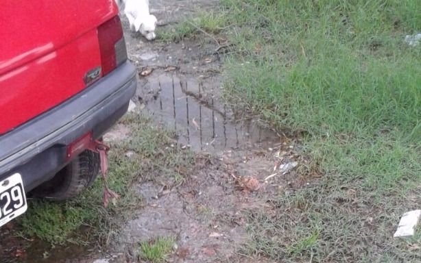 En 69, 25 y 26 aseguran que llevan "más de 2 años haciendo reclamos por una pérdida de agua"