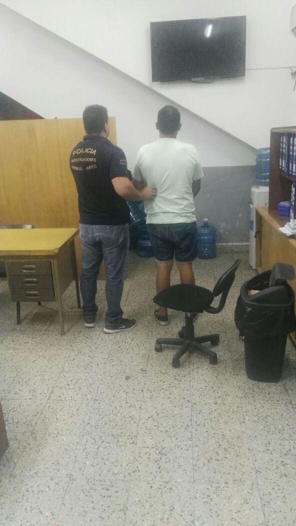 Preso por golpear a la mujer, amenazarla con un arma y quemarle la casa