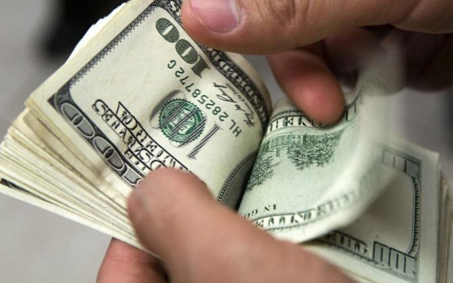 El dólar frenó su carrera alcista, con una caída de 22 centavos: cerró a $ 19,71