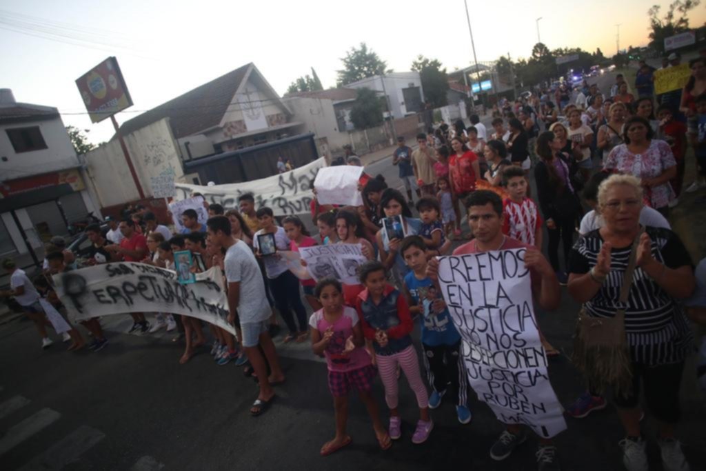 Volvieron a marchar por el Savoia para pedir Justicia por el doble homicidio
