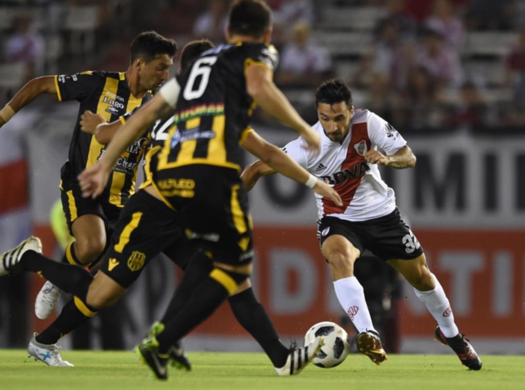Cuando River no encontraba la forma, se encendió Scocco