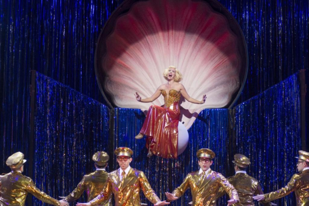 “Sugar”: un musical que no tiene nada que envidiarle a los de Broadway