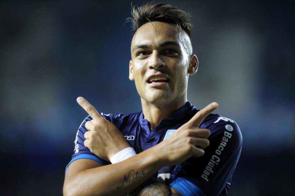 Lautaro Martínez fue el abanderado de Racing en la goleada a Huracán